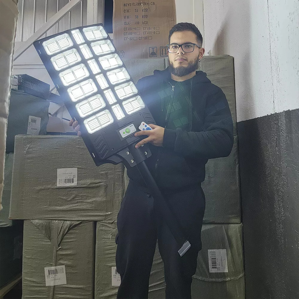 Foco Solar Led 1600w Control Y Poste - Imagen 3